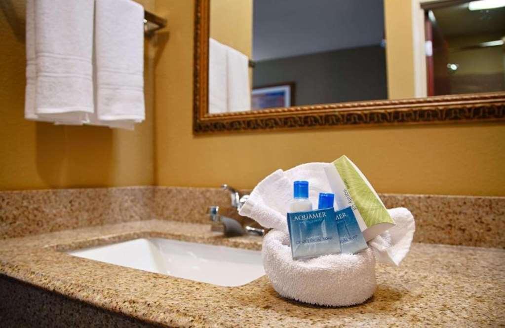 Best Western Zachary Inn Room photo